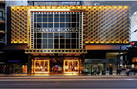 丹凤门头设计与商业空间的纽带。