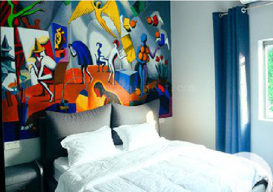  丹凤对于酒店的墙体彩绘而言更注重哪些方面？